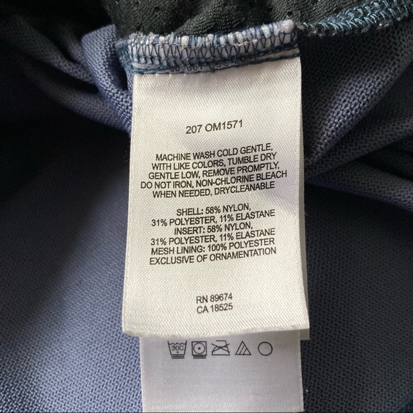 Mountain Hardwear weatherproof jacket. EUC - Picture 5 of 6